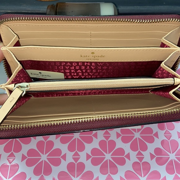 •Kate Spade Wallet - Picture 6 of 8